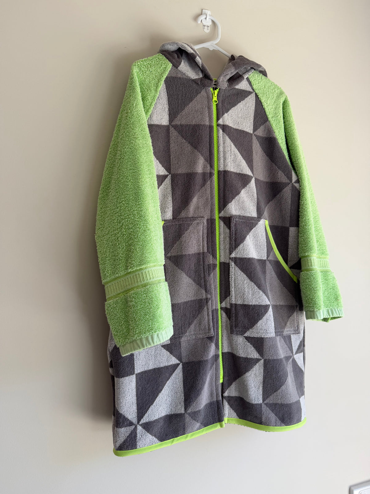 Kids Zip Towel - Size 10